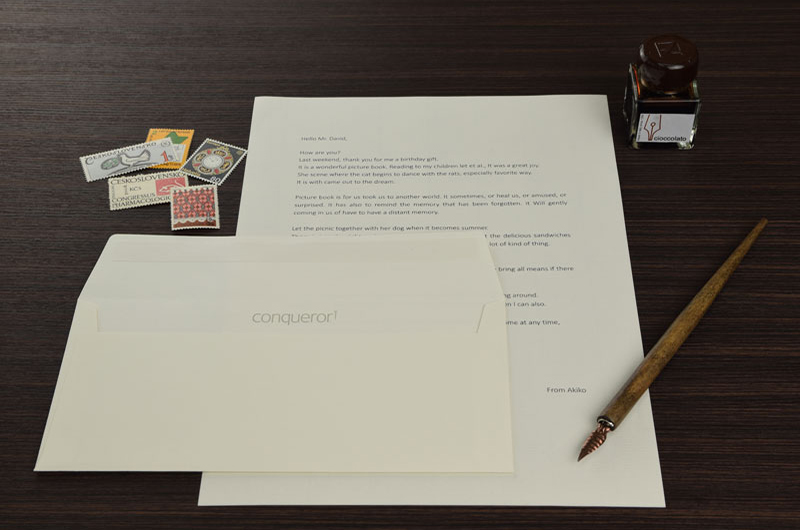 DL封筒　コンケラーレイド　オイスター｜紙製品を探す｜約9,000種の紙が買える竹尾のウェブストアtakeopaper.com